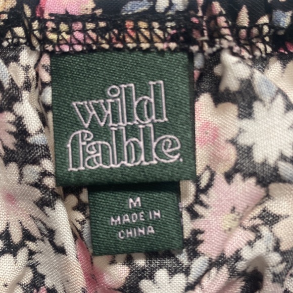 Wild fable flower crop top size medium - Picture 3 of 5